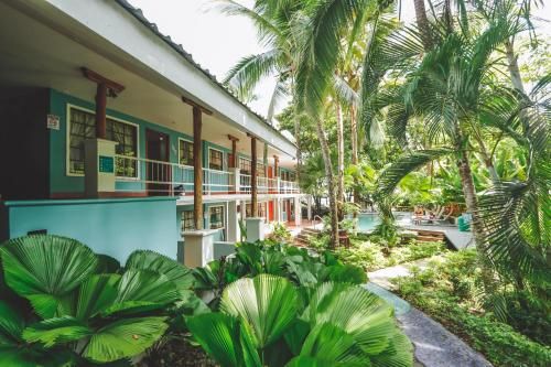 Oceanfront Hotel Verde Mar direct access to the beach