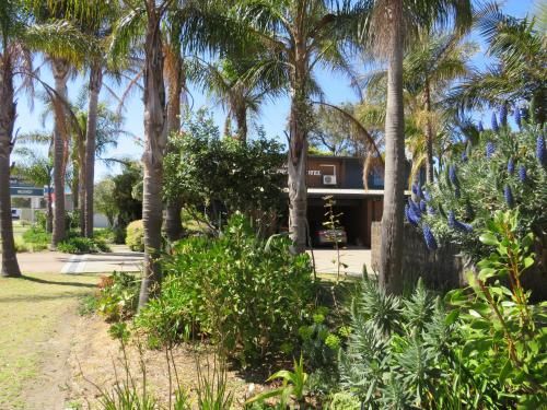 Lakes Entrance Waterfront Cottages with King Beds