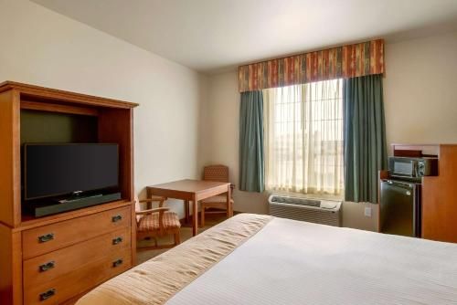 Econo Lodge Inn & Suites Bridgeport