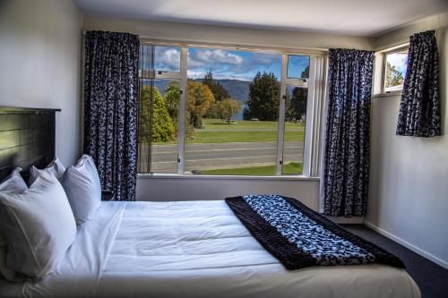 Te Anau Lakefront Bed and Breakfast