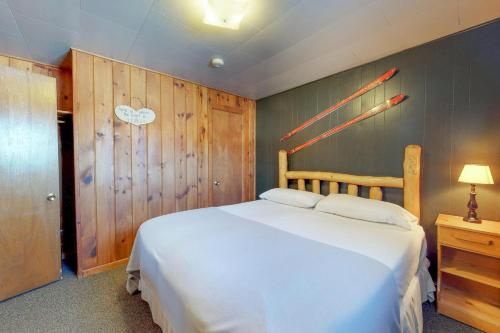 Foothills Lodge and Cabins
