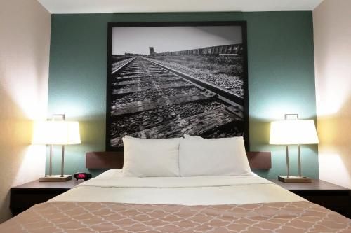Super 8 by Wyndham Dauphin
