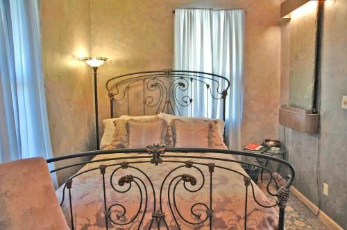 All Seasons Groveland Inn
