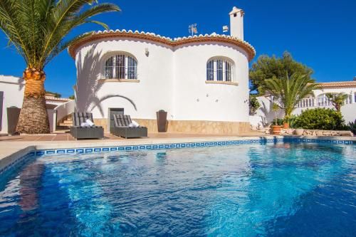 Villa Mackay by Abahana Villas