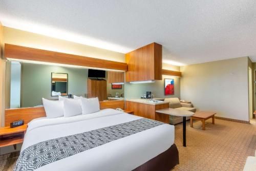 Microtel Inn & Suites