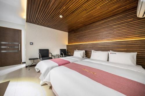 Q Hotel