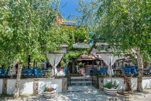 Vromos Guest House