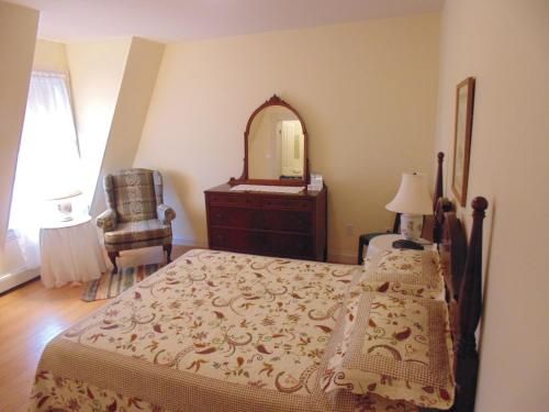 Hillcrest Hall Country Inn
