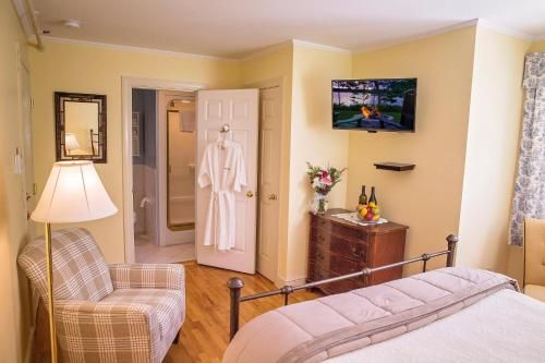 Wolf Cove Inn