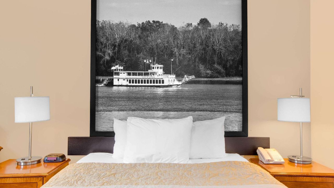 Super 8 by Wyndham Clear Lake