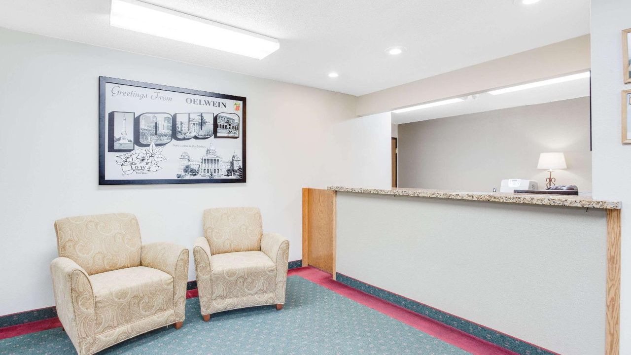 Super 8 by Wyndham Oelwein