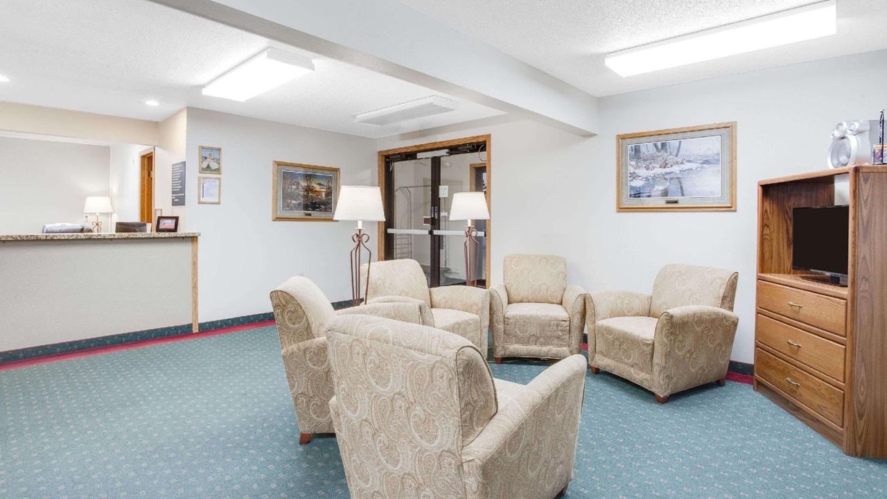 Super 8 by Wyndham Oelwein
