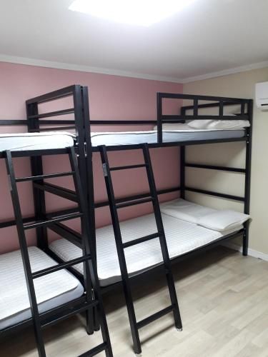 Elly Guest House