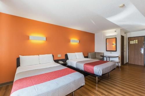 Motel 6 Omaha - Central