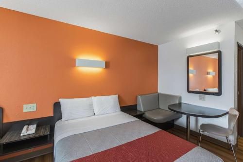 Motel 6 Omaha - Central