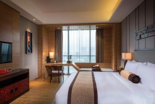 HUALUXE Yangjiang City Center, an IHG Hotel