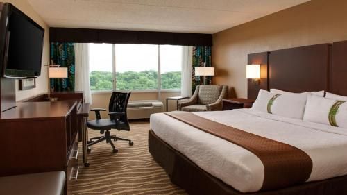 Holiday Inn Express Hutchison, an IHG Hotel