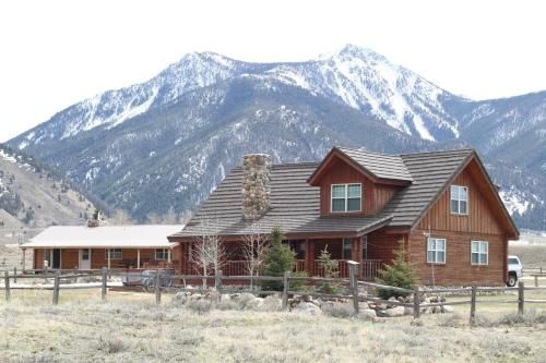 Montana Spirit Guest Lodge
