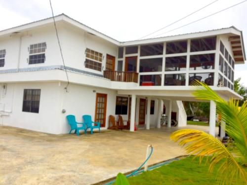 Bamboleo Inn Belize