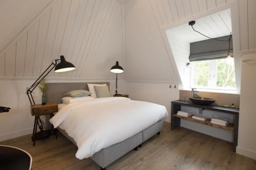 Eye Hotel