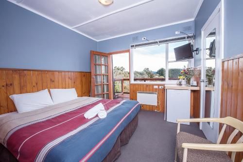 East Lake Travellers Lodge