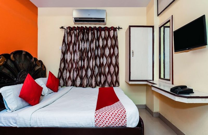 OYO 13425 Sindhura Guest House