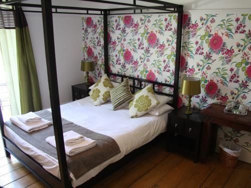 The Grove Ferry Inn