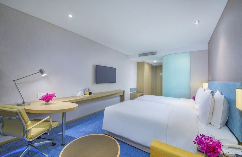 Holiday Inn Express Zhengzhou Longzi Lake, an IHG Hotel