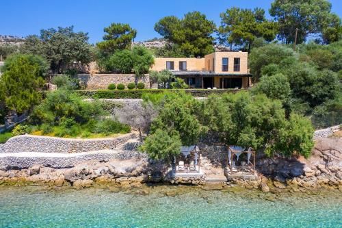 Aquavisionaire Beach Front Villa