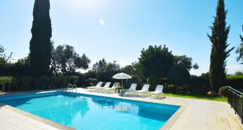 3 bedroom Villa Tala with private pool and sunset views, Aphrodite Hills Resort
