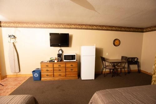 Blue Spruce Motel