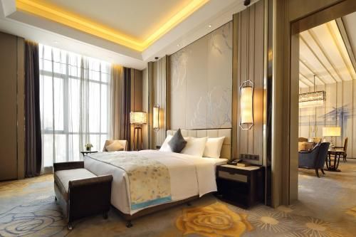 Fuyang Wanda Realm Hotel