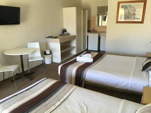Capricorn Motor Inn