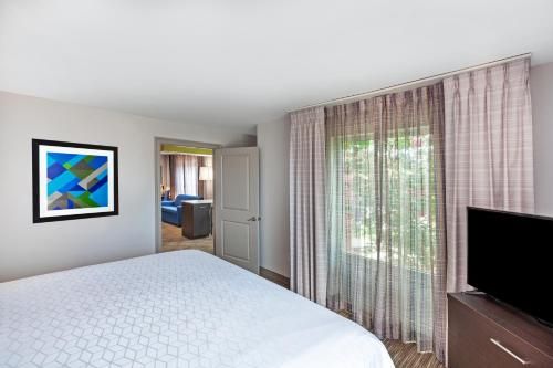 Holiday Inn Express & Suites Baton Rouge East, an IHG Hotel