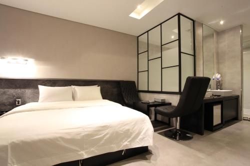 C&B Hotel