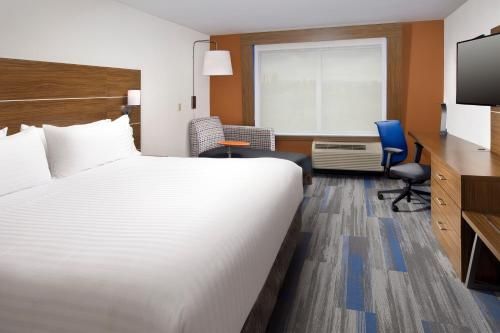 Holiday Inn Express & Suites by IHG Altoona, an IHG Hotel