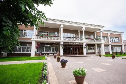 Gostinitsa Belaya Akatsiya