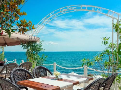 La Mer Apartcomplex and Spa