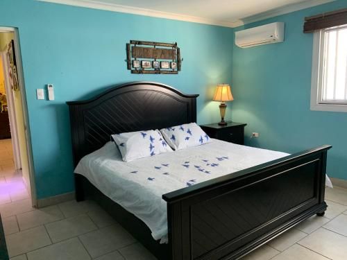 Malmok Ocean Front Villa