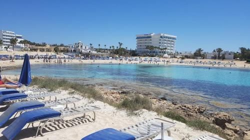 Christopher's Sandy Beach Suites