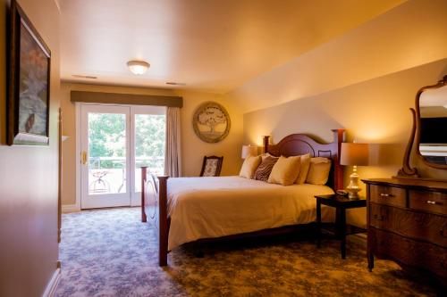 The Oakwood Inn