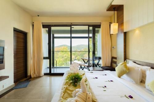 The Mountain Courtyard Thekkady