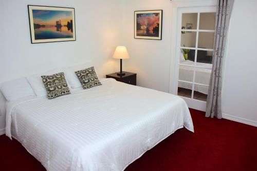 Longliner Lodge and Suites