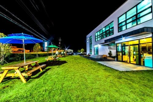 Outdoor Pictures 19