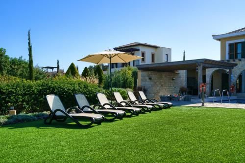 5 bedroom Villa Rio with large private pool and hot tub, Aphrodite Hills Resort