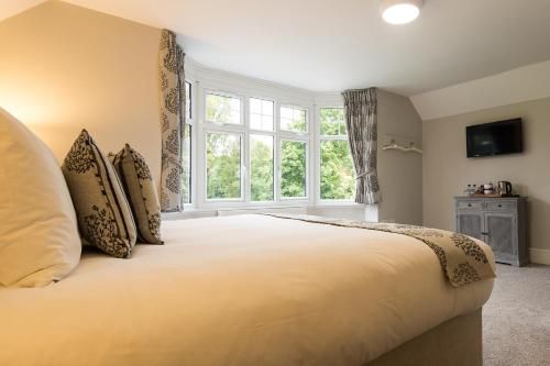The Maple Manor Hotel and guest holiday parking