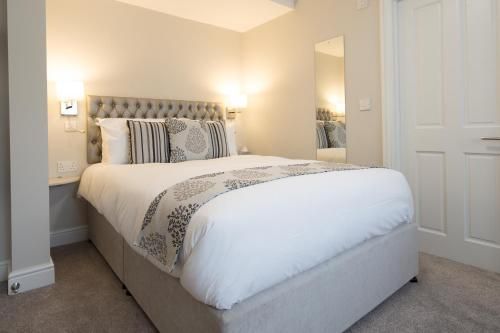 The Maple Manor Hotel and guest holiday parking