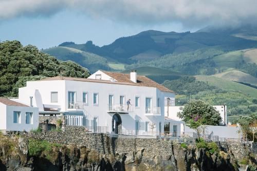 White Exclusive Suites & Villas