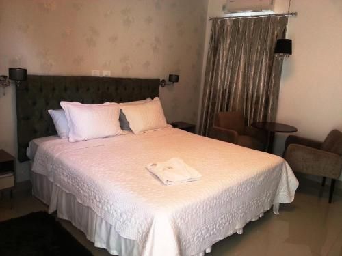 Ellus Hotel