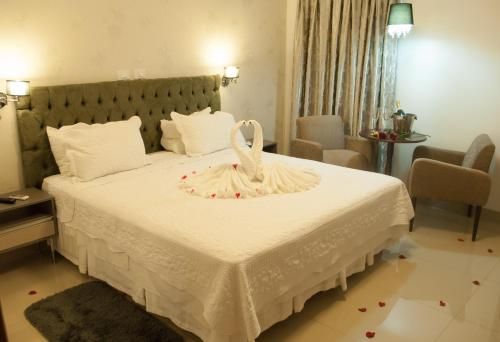 Ellus Hotel